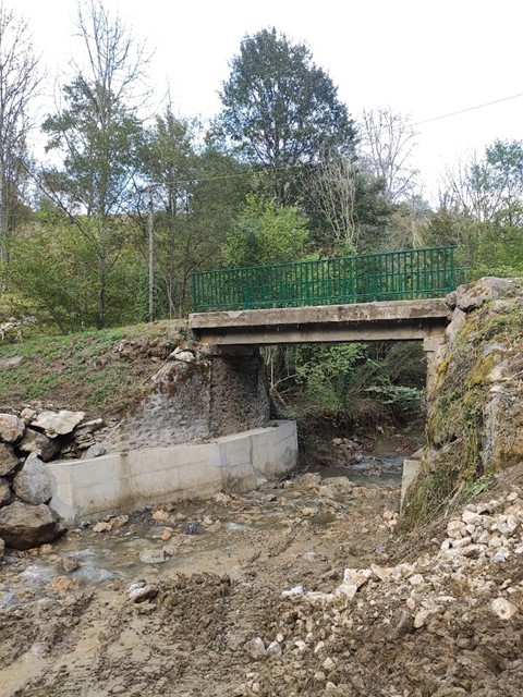 Génie civil : renforcement de culées de pont avec création et pose de garde-corps
