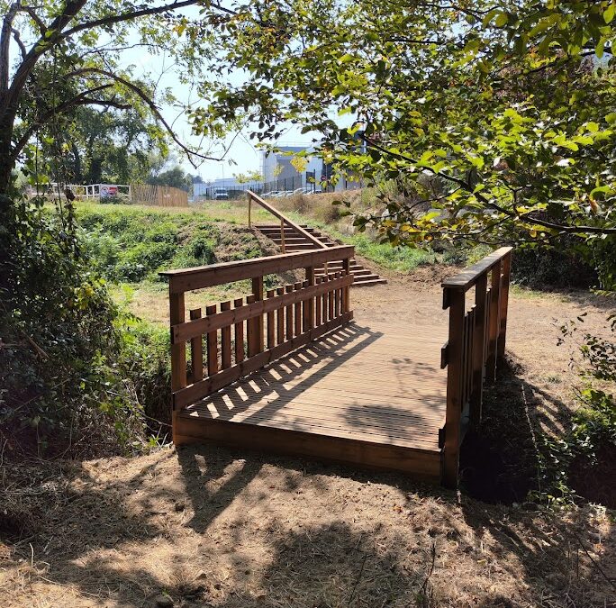 Conception, réalisation et installation de passerelles et aménagements bois